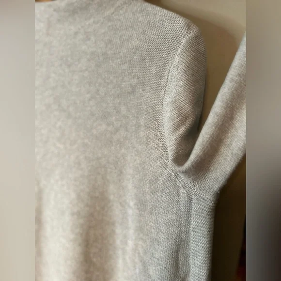 Minimal tunic length sweater - Picture 3 of 12